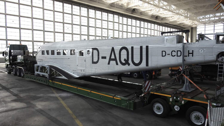 Die Lufthansa Ju 52 Reist Per Lkw Nach Hamburg Zu Lufthansa Technik Flug Revue