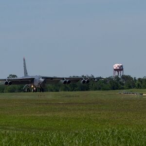 US Air Force übt den nuklearen Ernstfall: B-52-Bomber landen auf Business-Flugplatz