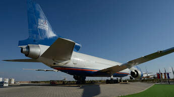 Lockheed L-1011 TriStar am Messeeingang in El-Alamein
