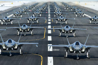 Lockheed Martin F-35A "Elephant Walk" auf der Hill AFB im Januar 2020