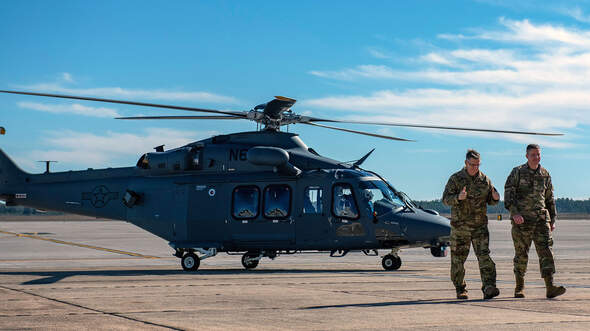 MH-139A Grey mit Piloten