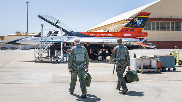 Minister Kendall auf Weg zu F-16 VISTA X-62