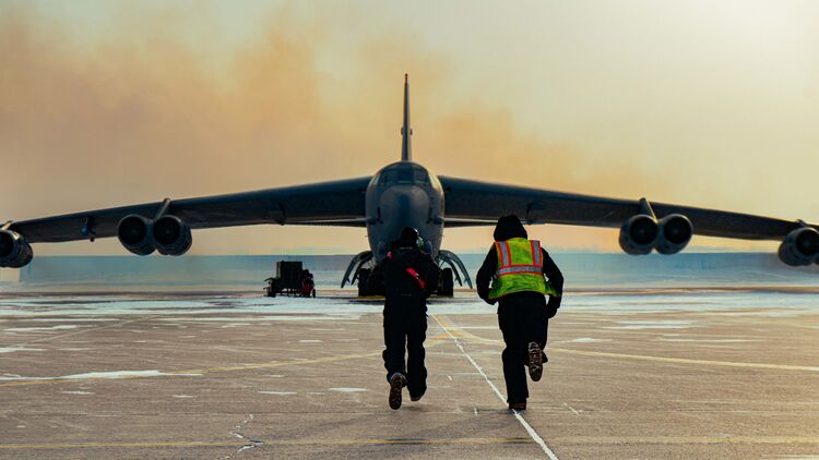 Minot B-52s depart for BTF 23-2