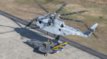 Mit dem Sikorsky CH-53K King Stallion hat das US Marine Corps versuchsweise den Transport einer F-35C Lightning II  am Haken durchgeführt