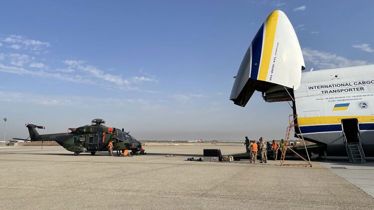 Mit der Antonow An-124 werden die sechs NH90 des Heeres aus Afghanistan zurückgebracht.