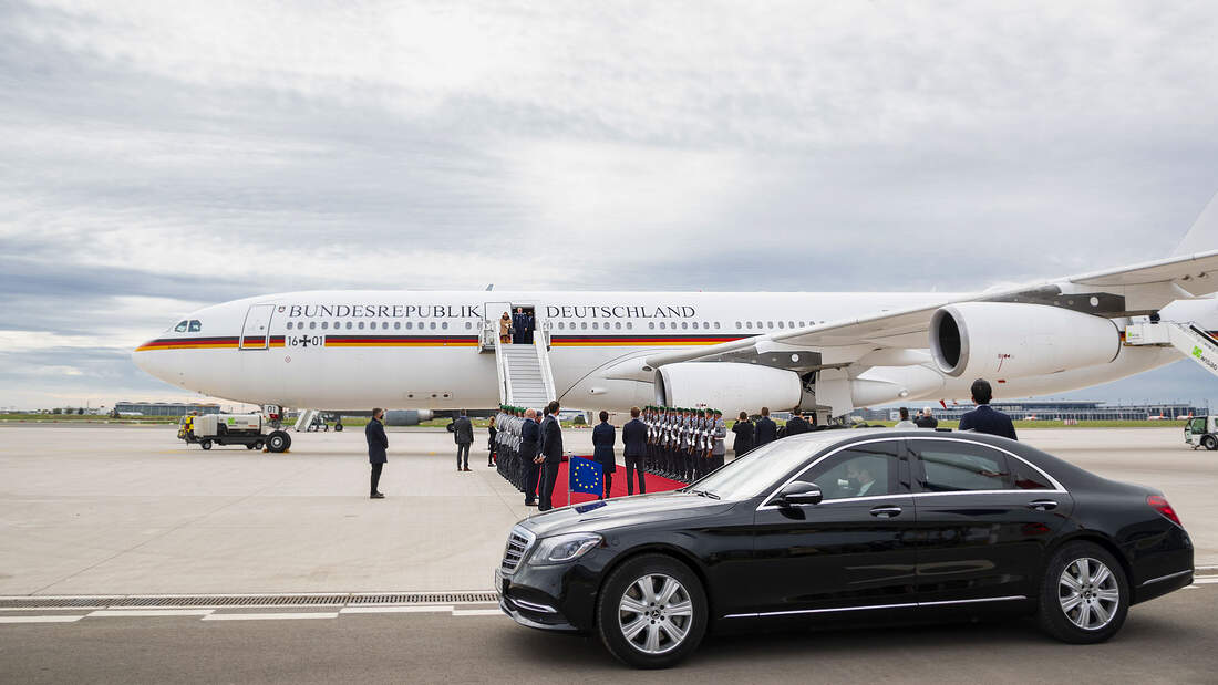 Mit einer A340 übte die Flugbereitschaft den Empfang von Staatsgästen in Schönefeld.