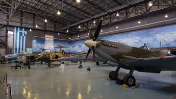 Museum Tatoi Ausstellungshalle mit Spitfire