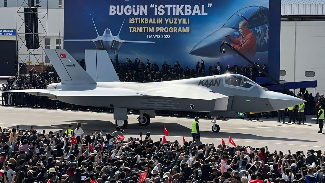 Neues Kampfflugzeug TAI Kaan bei der Rollout-Feier am 1. Mai 2023.
