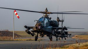 Niederländische Apaches üben in den belgischen Ardennen. 