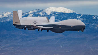 Northrop Grumman MQ-4C Triton im IFC-Standard.