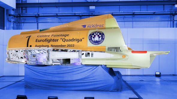 Premium AEROTEC hat am Standort Augsburg im November 2022  das erste Rumpfmittelteil aus der Quadriga-Bestellung ausgeliefert. 