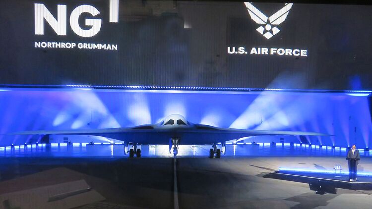 Rollout der Northrop Grumman B-21 Raider in Palmdale am 2. Dezember 2022.