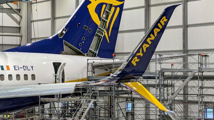 Ryanair rüstet seine Boeing 737-800 mit Split Scimitar Winglets nach, um Sprit zu sparen.