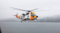 Sea King Hubschrauber über Wasser
