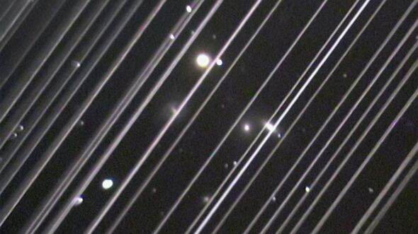Spuren der Starlink-Satelliten am 25. Mai 2019