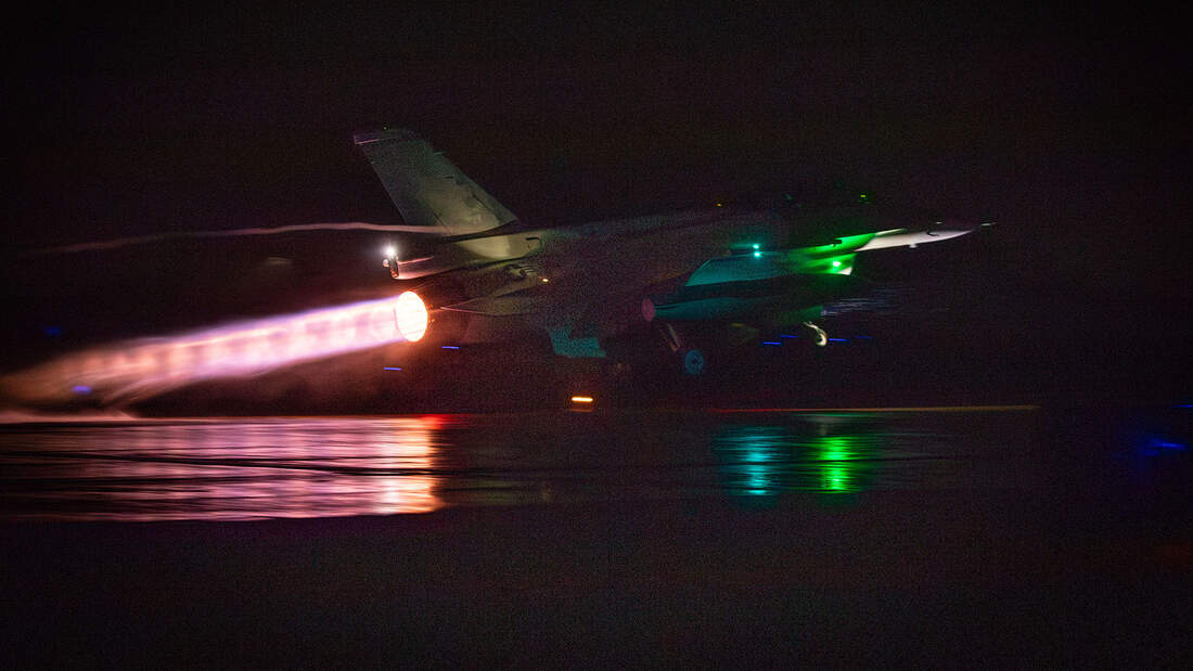 Start F-16 Block 70 Bahrain bei Nacht