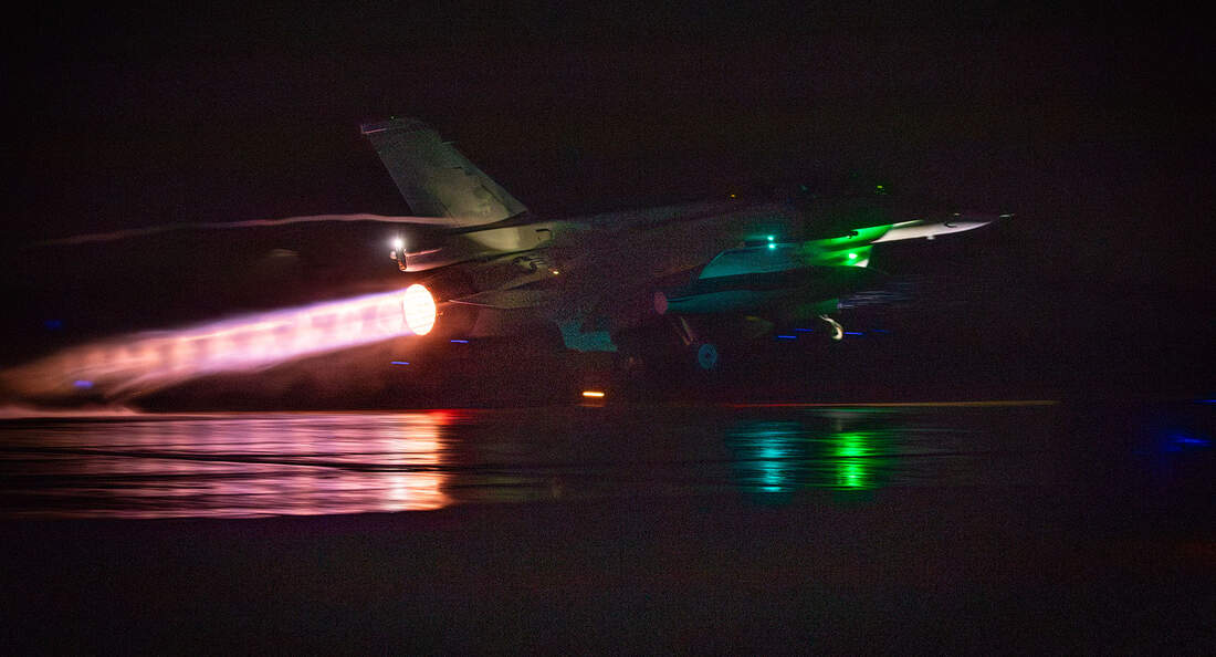 Start F-16 Block 70 Bahrain bei Nacht