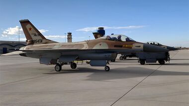Top Aces nutzt F-16 mit einem ausgeklügelten Luftkampf-Simulationssystem.