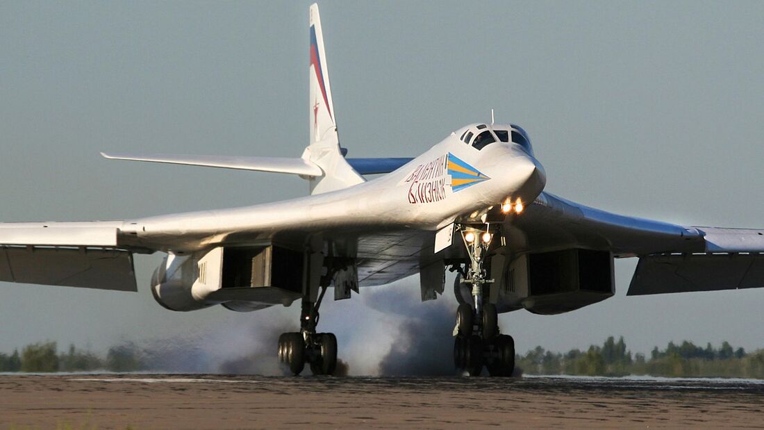 Tupolew Tu-160 benannt nach dem Chefkonstrukteur Valentin Iwanowitsch Bliznjuk