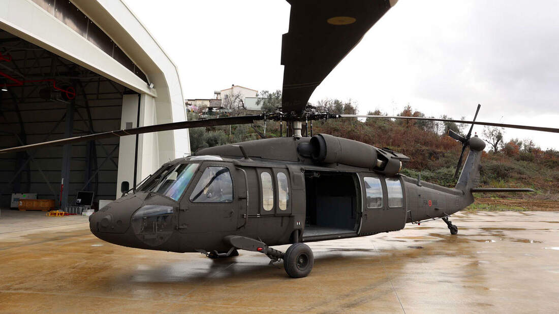 UH-60 Black Hawk Albanien vor Halle