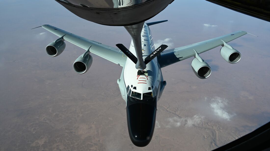USAF KC-135 Stratotanker refuels RAF RC-135, USAF F-15s in CENTCOM AOR