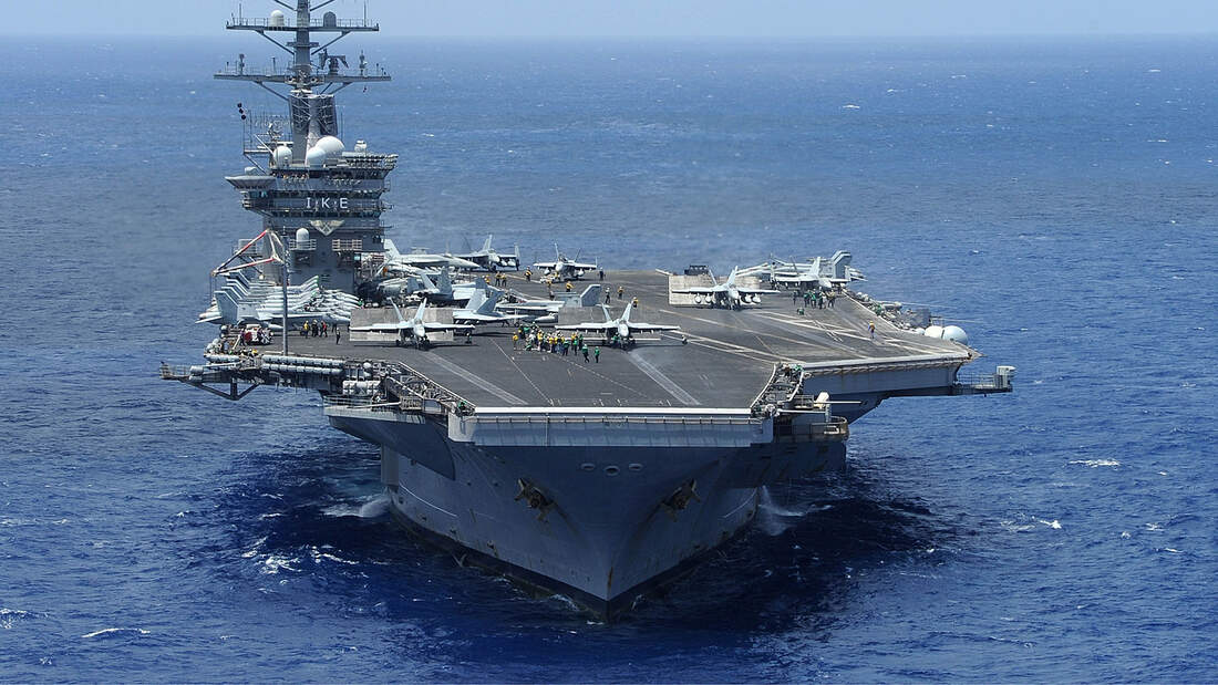 USS Eisenhower auf See von vorn