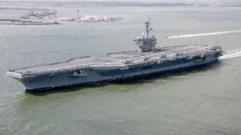 USS George Washington läuft aus Hafen aus