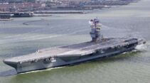USS Gerald Ford beim Auslaufen