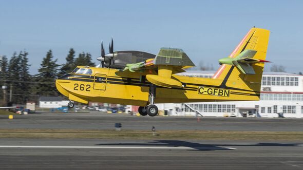Viking CL-415EAF "Enhanced Aerial Firefighter" beim Erstflug in Abbotsford.