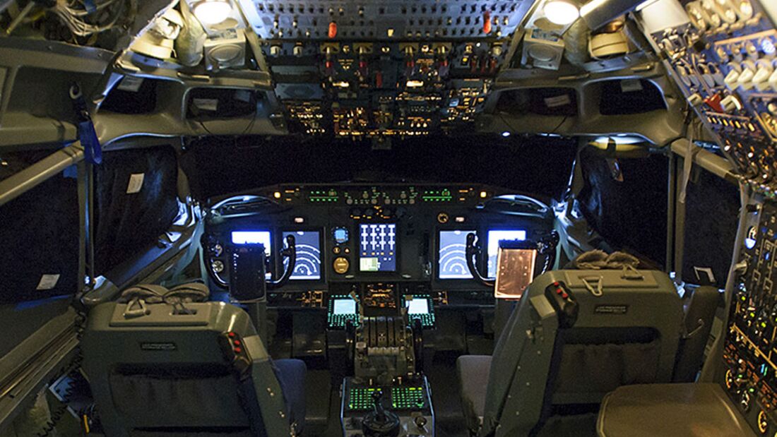 Neues Cockpit für die Boeing E-3A