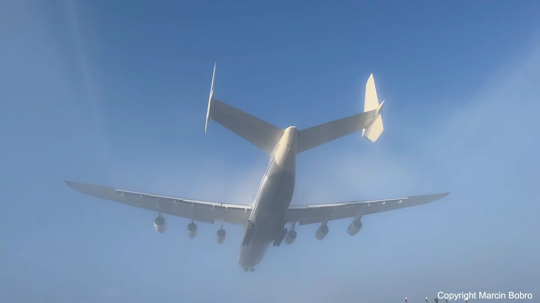 Wenn die An-225 landet, macht sogar der Nebel Platz
