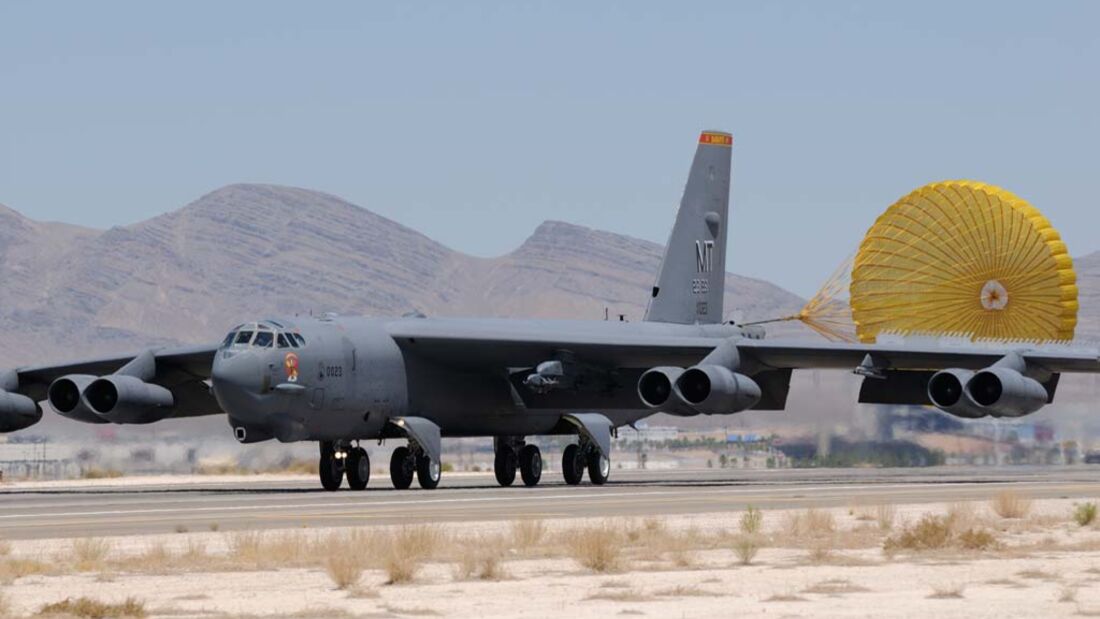 Boeing B-52 Stratofortress: Dino im Einsatz