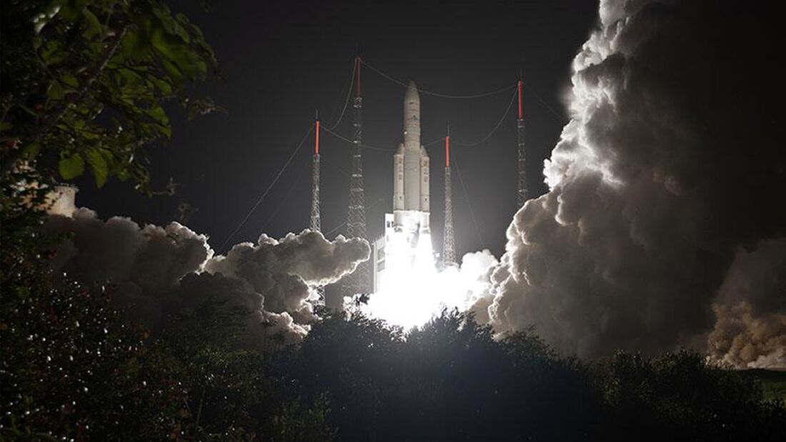 Arabische und indische Satelliten an Bord der Ariane 5