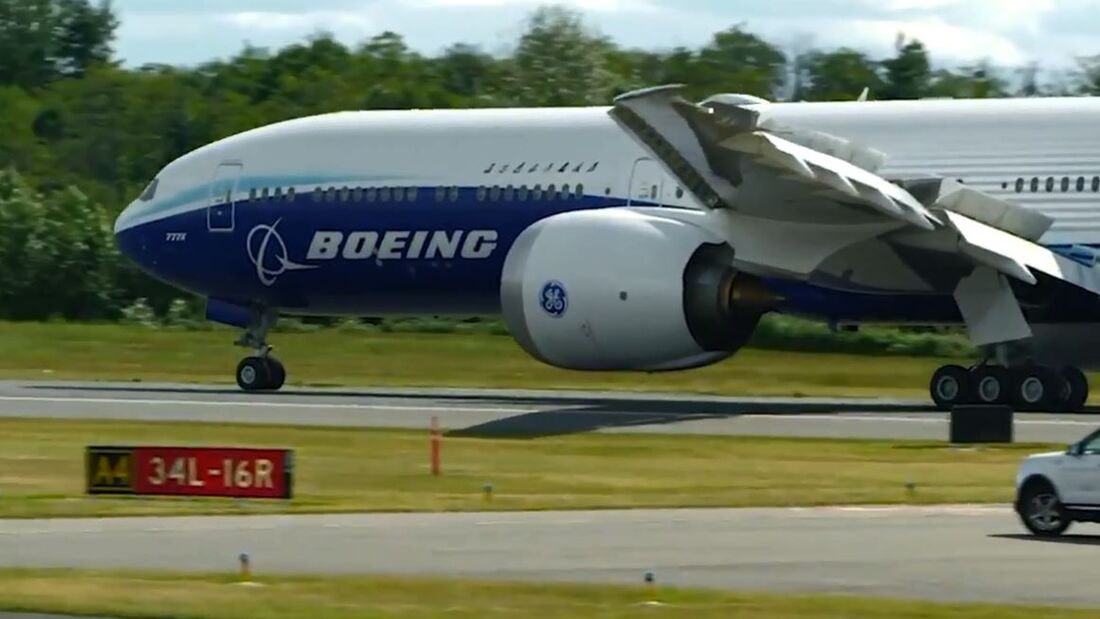Boeing 777-9 nimmt Rolltests auf