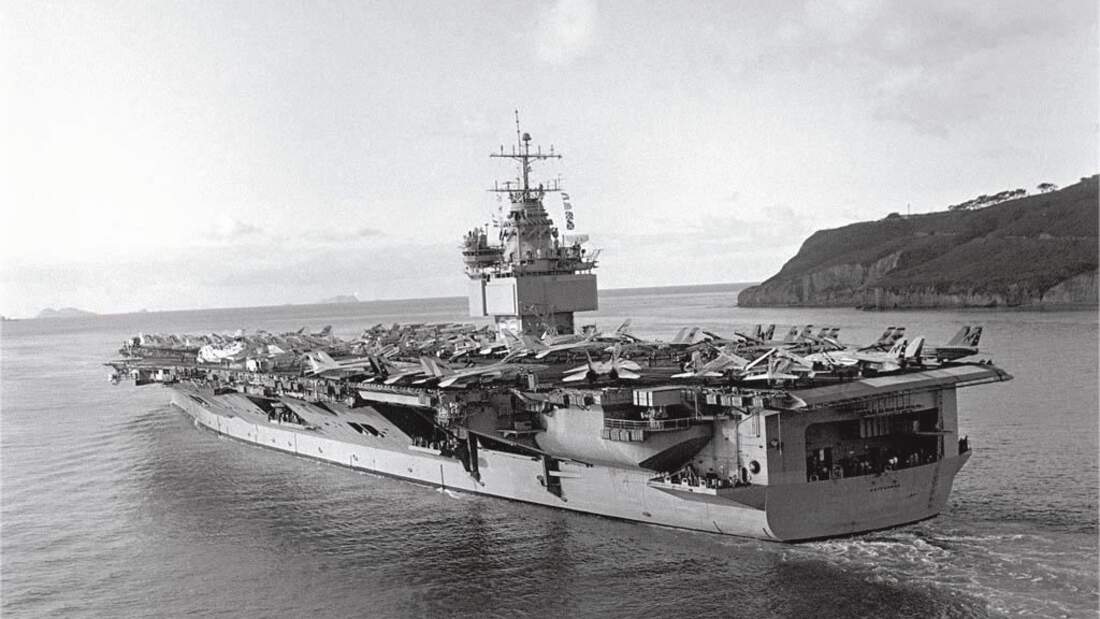 Die USS „Enterprise“ und ihre Flugzeuge FLUG REVUE