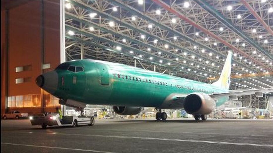 Erste 737 MAX 9 rollt aus der Endmontage