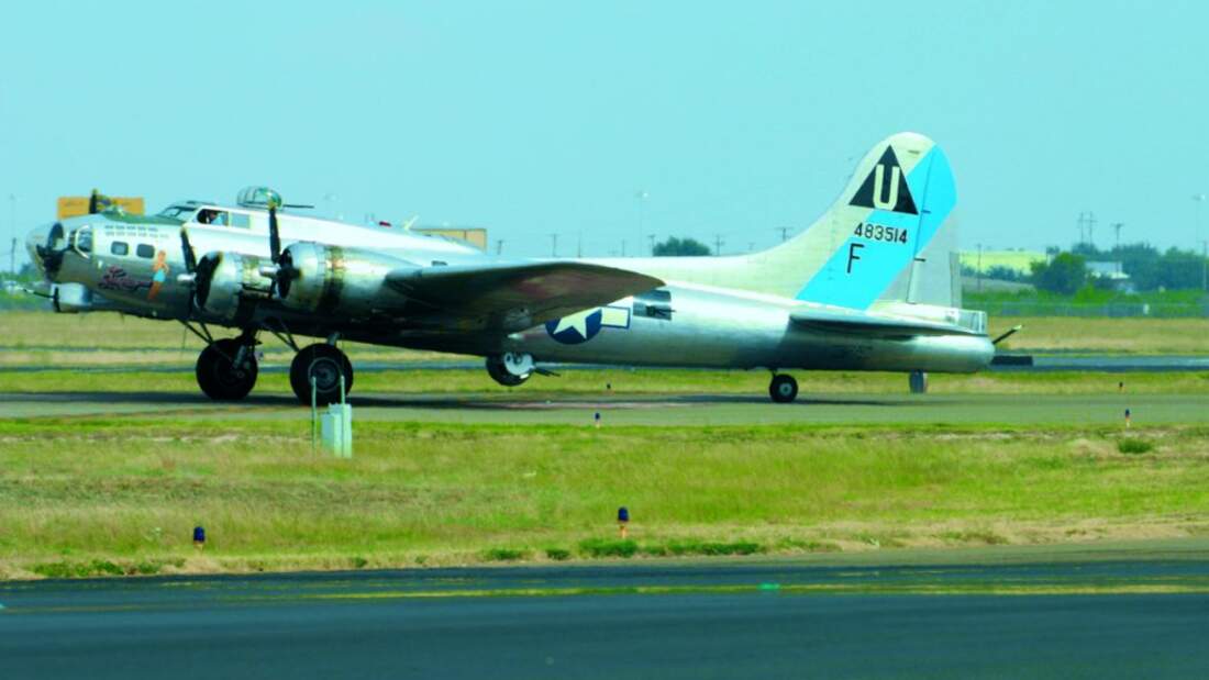 Boeing B-17 - Fliegende Festung - FLUG REVUE