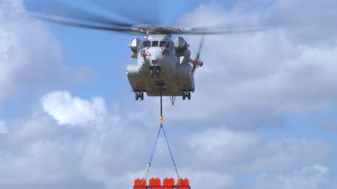 CH-53K schleppt 16330 Kilogramm Außenlast