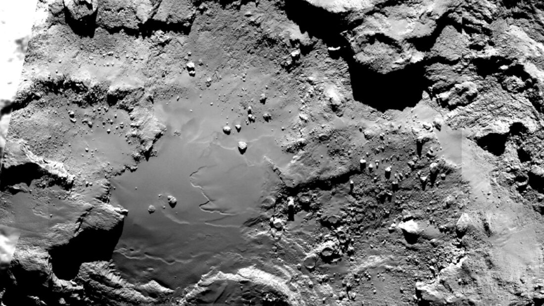 Wassereis auf der Oberfläche von Komet "Tschuri" 