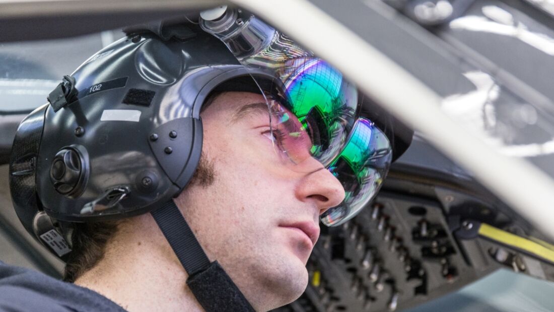 Helm unterstützt Heli-Piloten bei schlechter Sicht