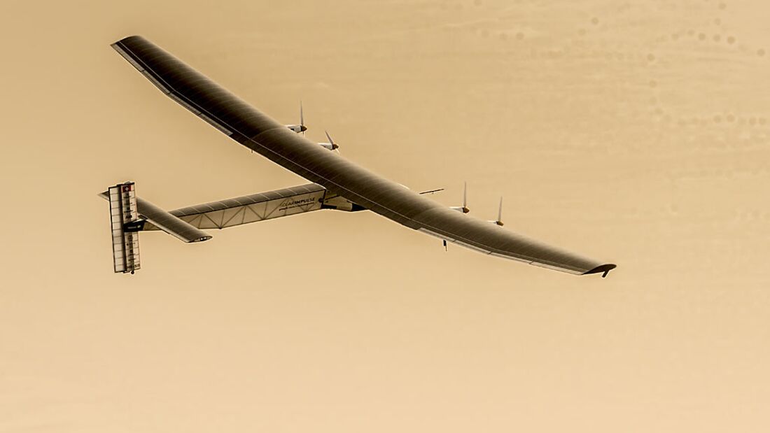 Solar Impulse 2 startet zur Weltumrundung