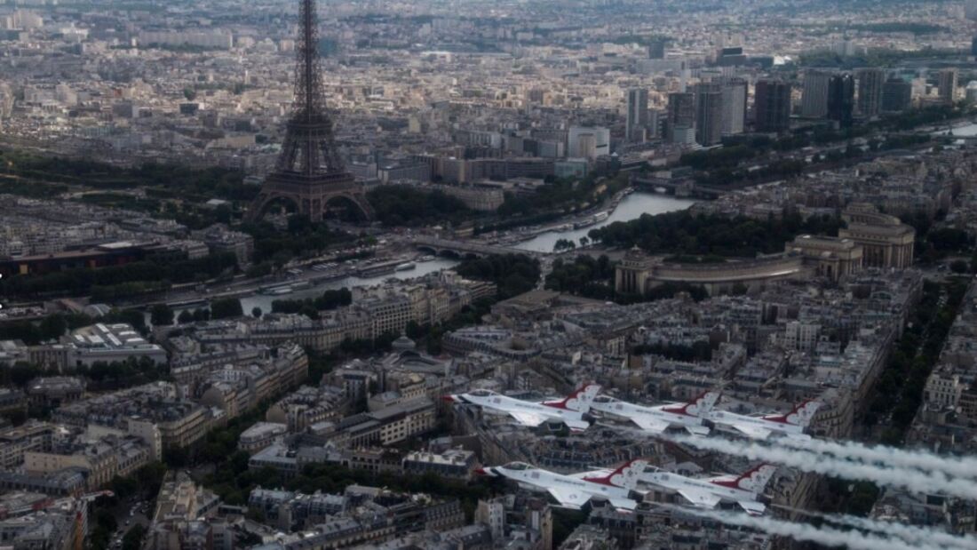 Frankreich begeht Nationalfeiertag mit Luftparade