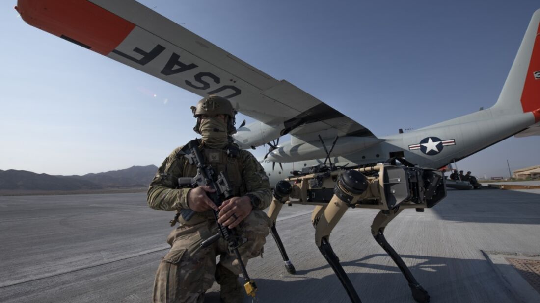 USAF testet Roboterhunde zur Flugplatzbewachung