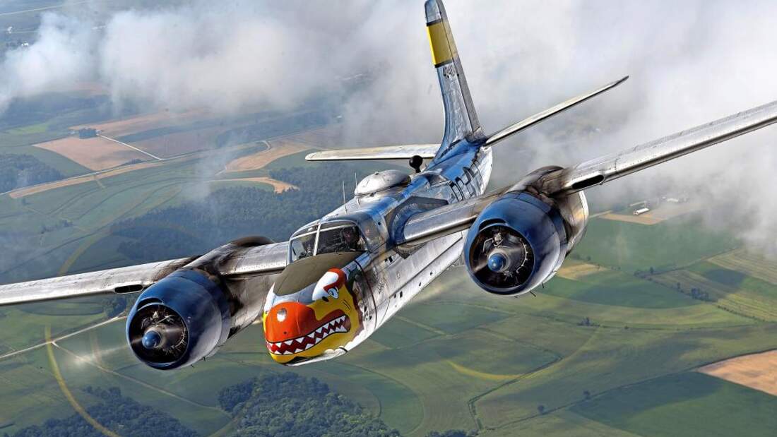 Douglas A-26 Invader - Rückkehr Nach Oshkosh - FLUG REVUE
