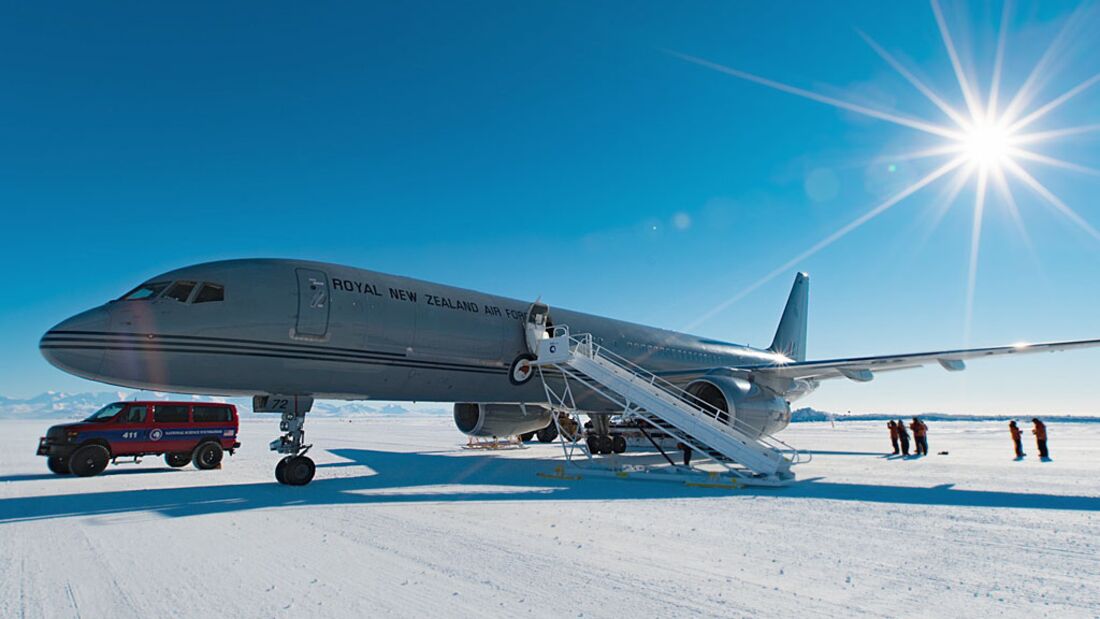 757 fliegt Wissenschaftler in die Antarktis