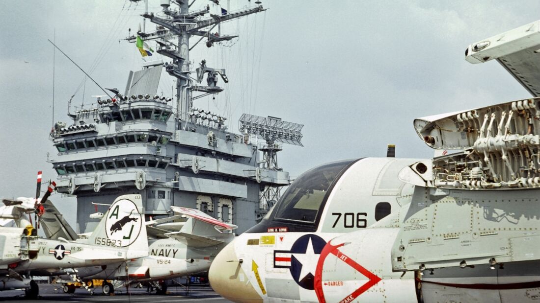 Flugzeugträger der US Navy in Aktion