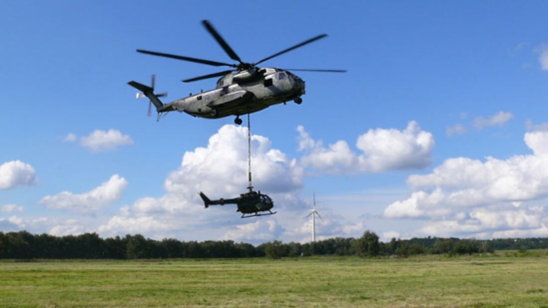 CH-53 bringt Bo 105 wieder nach Hause