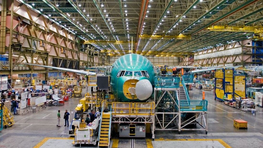 Boeing stimmt Mitarbeiter auf Kürzungen ein