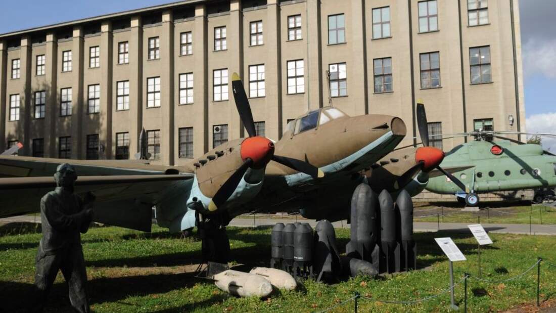 Polnisches Armee-Museum Warschau - FLUG REVUE