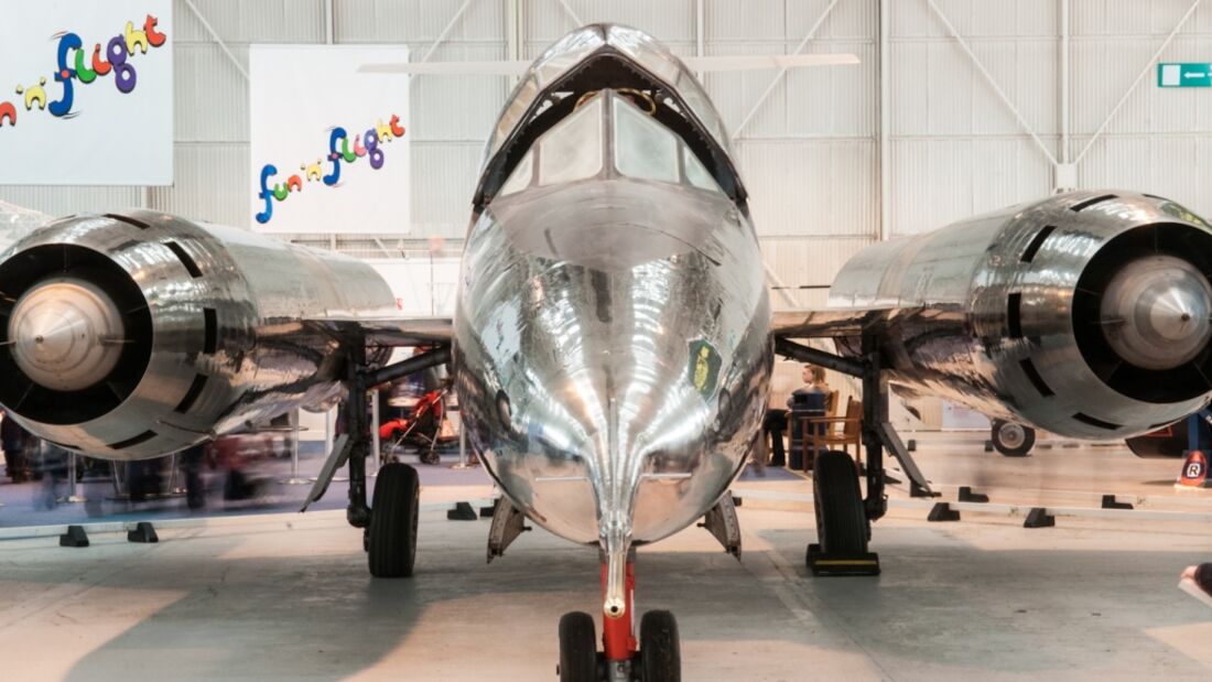 Exponate des Royal Air Force Museum Cosford nehmen an RAF Cosford Air Show teil